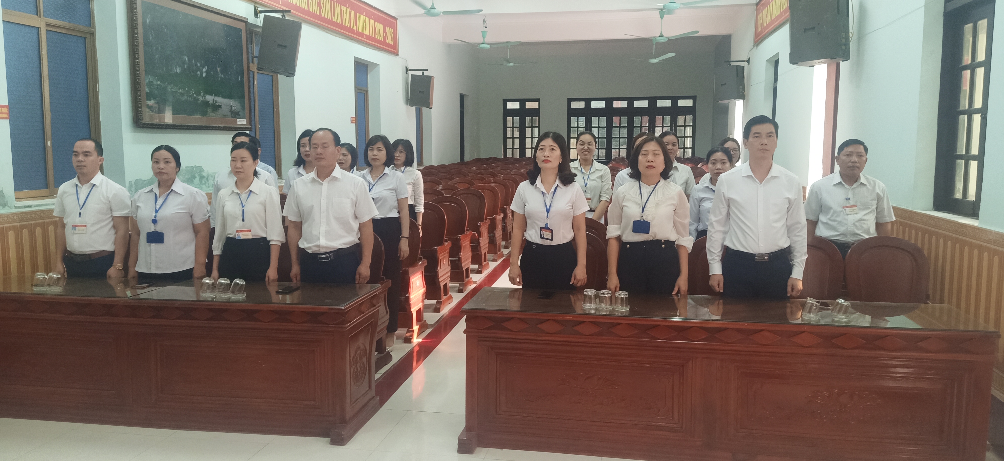 Đảng ủy, HĐND, UBND, UBMTTQVN phường Bắc Sơn tổ chức buổi sinh hoạt chính trị dưới nghi thức chào cờ đầu tuần tháng 4, năm 2024