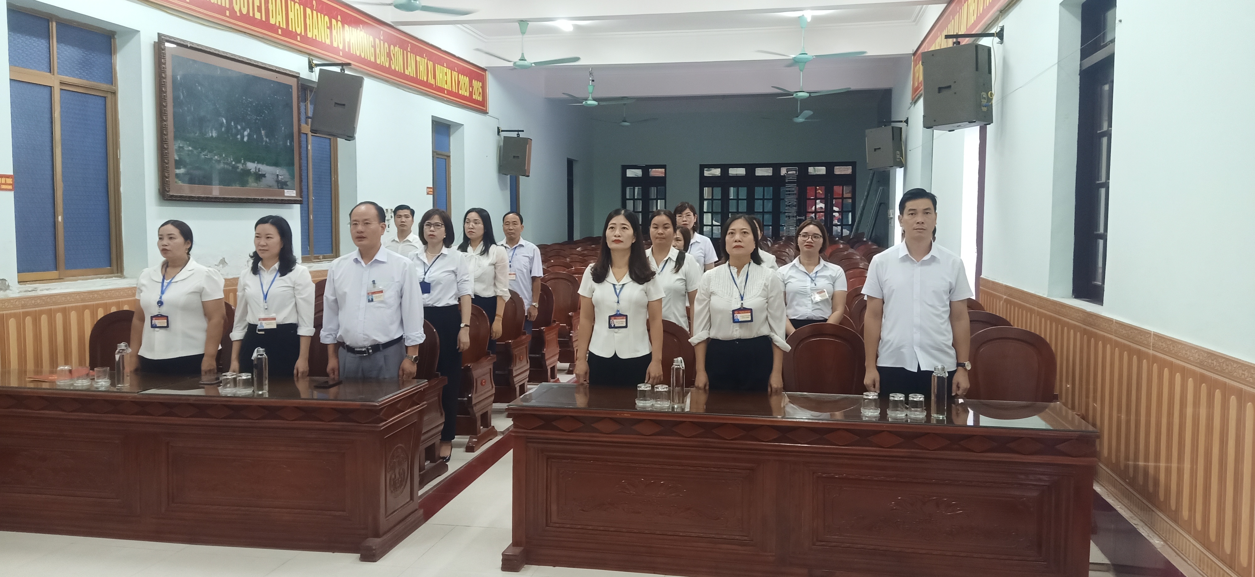 Đảng ủy, HĐND, UBND, UBMTTQVN phường Bắc Sơn tổ chức buổi sinh hoạt chính trị dưới nghi thức chào cờ đầu tuần tháng 11, năm 2023