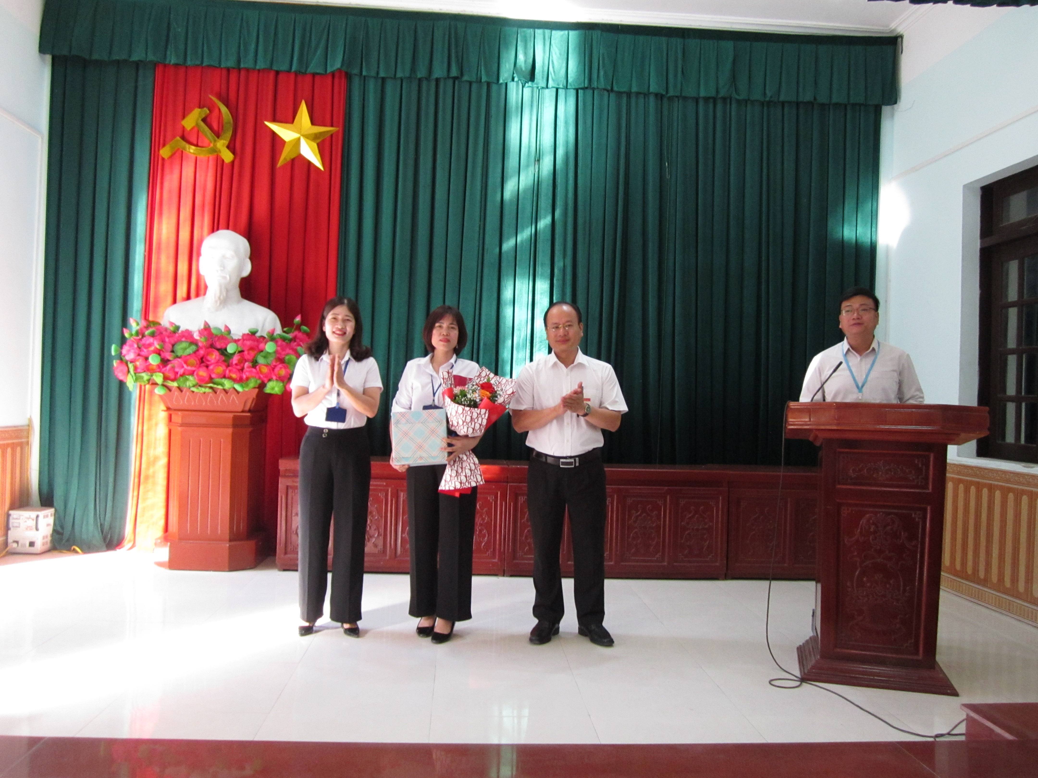 Đảng ủy, HĐND, UBND, UBMTTQVN phường Bắc Sơn tổ chức buổi sinh hoạt chính trị dưới nghi thức chào cờ đầu tuần tháng 6, năm 2023