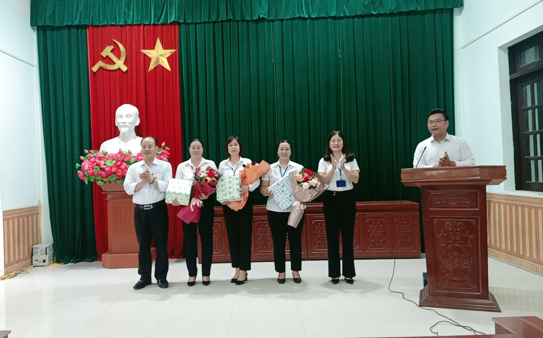 Đảng ủy, HĐND, UBND, UBMTTQVN phường Bắc Sơn tổ chức buổi sinh hoạt chính trị dưới nghi thức chào cờ đầu tuần tháng 9, năm 2023